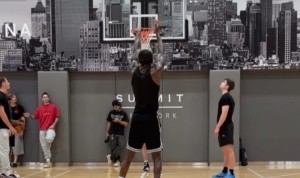 打磨技术短板！范德彪转发自己练罚球的视频 上赛季命中率仅55.6%